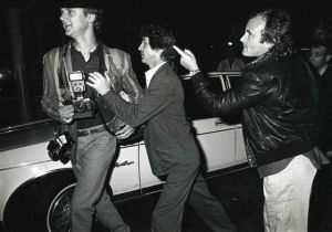Phil Collins attacking photographer 1985, NY.jpg